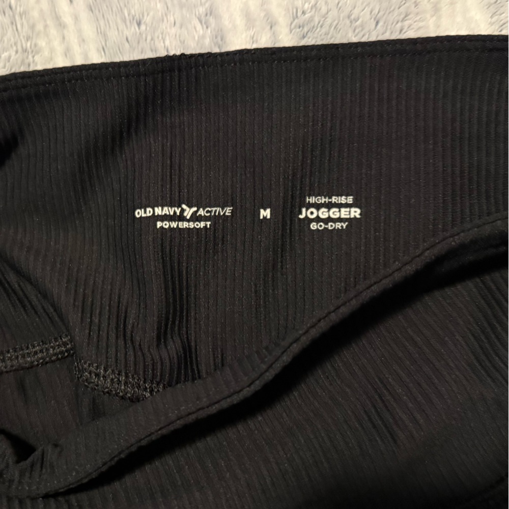 Old navy high rise joggers size medium - Picture 3 of 3